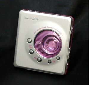 (中古品) SHARP シャープ MD-ST700-P ピンク ポータブルミニディスクプレーヤー MDLP対応 （ポータブルMDプレーヤー/MD再生専用機/MDウォークマン）