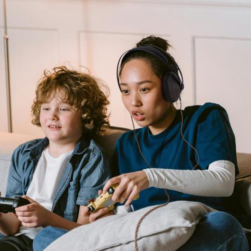 Geekria Apollo シングルクリスタル銅アップグレードオーディオケーブル、Meze Audio 99 Classicsシリーズ対応、4.4mm からデュアル 3.5mm 交換用ヘッドホンコード (4.9 フィート / 1.5 m)