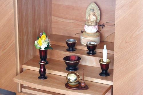 仏具6点+おりんセット 銀河 ワインレッド 2.5寸 + たまゆらりん 1.8寸 金 (りん台：紫檀×りん棒：花梨)GW2-T18G