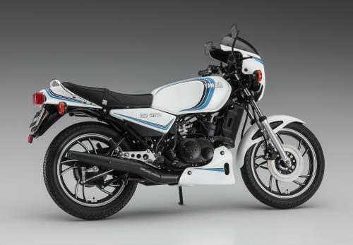 ハセガワ 1/12 ヤマハ RZ250(4L3) w/カウル 1982 プラモデル 21758