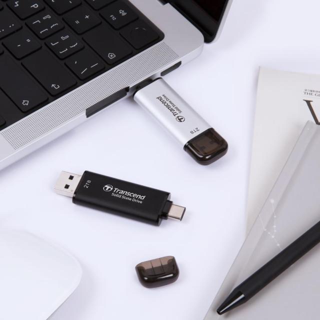 トランセンドジャパン トランセンド ポータブルSSD 2TB 高速 最大1050 MB/s 超小型,軽量11g Type-A/Type-C 両対応 PS4/PS5 動作確認済 USB 10Gbps シルバー TS2TESD310S_4