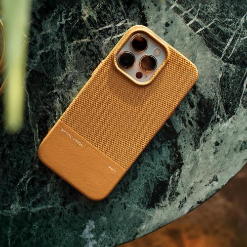 Native Union (Re)Classic Case 3.0 ？ 内蔵マグネット付きMagSafe対応 ？ 耐久性とリサイクル素材 ？ テクスチャーデザイン ？ 最大1.8mの落下保護を備えた超耐久性でiPhone 16 Pro Max用（クラフト）_1