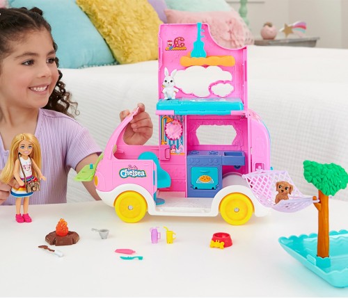バービー(Barbie) バービーのいもうとのチェルシーとピンクのキャンピングカー プールつき！／映画「バービー」に登場！？ 着せ替え人形ハウス 乗り物 3才〜プレゼント HNH90_1