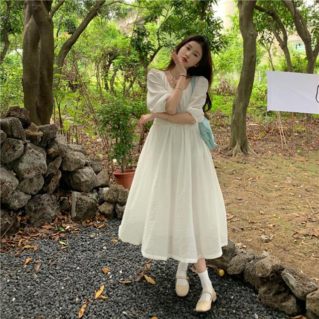 ワンピース レディース ロングスカート フレアスカート 膝下 ロング丈 ロング 袖あり 5分袖 五分袖 パフスリーブ ラウンドネック シャーリング ギャザー ウエストマーク ふんわり ワイド 薄手 夏 透け感 かわいい 大人可愛い 大人 大人女子 きれいめ おしゃれ お洒落 シンプルの通販は 5,621円