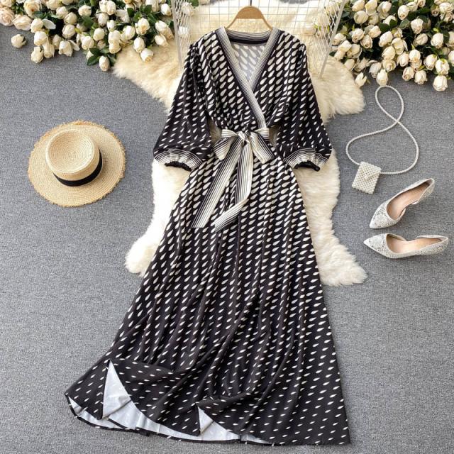 ワンピース レディース Aラインドレス ミモレ丈 ロング丈 袖あり 長袖 パフスリーブ Vネック 襟無し ハイウエスト スリム フレア 細身 大人可愛い きれいめ 大人 上品 ラブリー キュート おしゃれ 大人女子 こなれ感 エレガント セレブ ウエストリボン カシュクール 結婚式の通販は