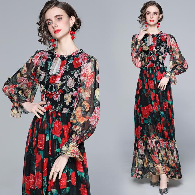 マキシ丈ワンピース 長袖 花柄 レディース ラウンドネック プチハイネック 後ろファスナー プリント柄 シャーリングウエスト 切り替えギャザー 柄2種類 バラ バラ柄 赤系 黒系 透け感 落ち感 ティアードスカート Aライン 胸元タック キャンディースリーブ ふんわり袖 レトロ感の通販は 6,780円