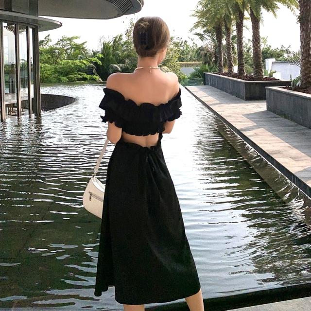 ワンピース レディース ドレス ロングスカート ロング丈 オープンバック オフショルダー デコルテ フリル バックコンシャス バックシャン 黒 ブラック 無地 新作 リゾート かわいい 大人可愛い 大人 大人女子 きれいめ おしゃれ お洒落 シンプル ラブリー キュート ガーリーの通販は