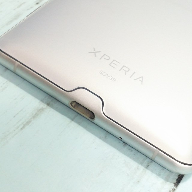 美品・送料無料】au Xperia XZ3 SOV39 ホワイトシルバー 本体 白ロム
