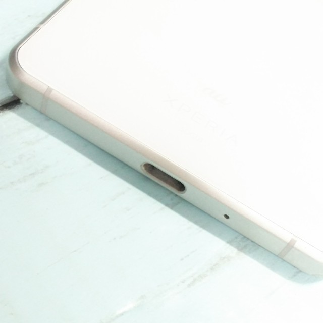 美品・送料無料】Xperia 1 II SOG01 ホワイト au 本体 白ロム SIM ...