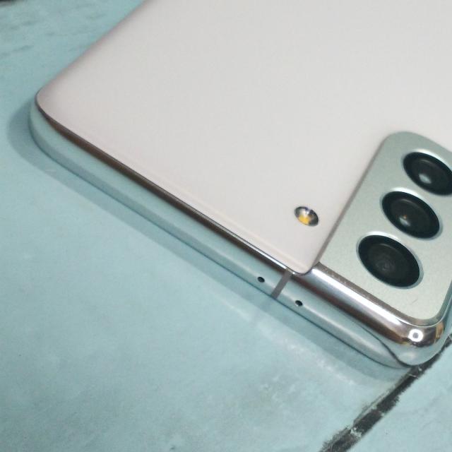 【美品・送料無料】au Galaxy S21 5G SCG09 ファントムホワイト 本体 白ロム SIMロック解除済み SIMフリー 231567_5