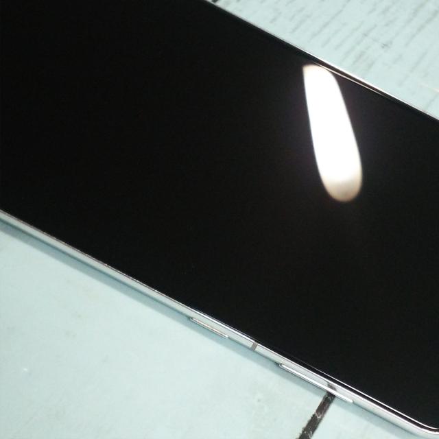 【美品・送料無料】au Galaxy S21 5G SCG09 ファントムホワイト 本体 白ロム SIMロック解除済み SIMフリー 956635_2