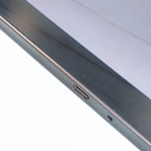 送料無料】docomo arrows Tab F-02K Black ブラック 本体 白ロム 送料無料】docomo arrows Tab F-02K Black ブラック 本体 白ロム