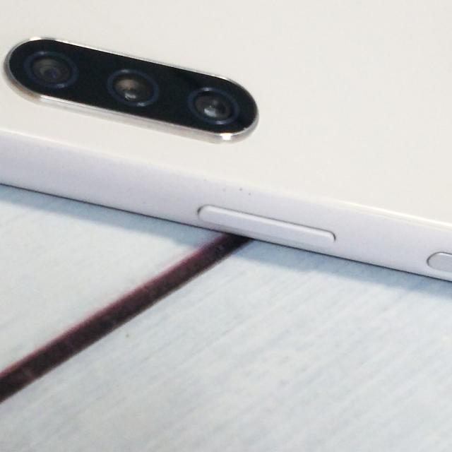 【送料無料】au Xperia 10 ？ SOG04 ホワイト SONY 本体 白ロム SIMロック解除済み SIMフリー B781225_6