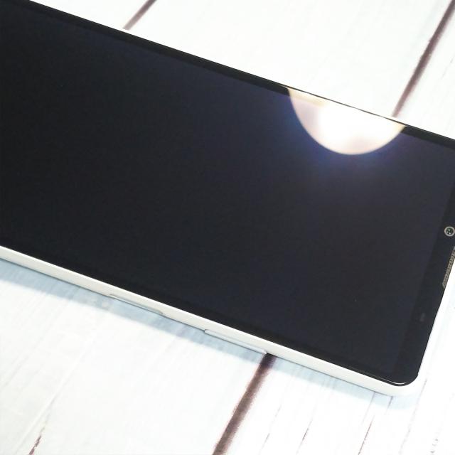 【美品・送料無料】au Xperia 10 ？ SOG04 ホワイト SONY 本体 白ロム SIMロック解除済み SIMフリー A636973_2