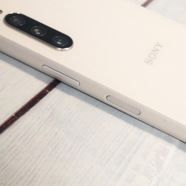 【美品・送料無料】au Xperia 10 ？ SOG04 ホワイト SONY 本体 白ロム SIMロック解除済み SIMフリー A636973_6