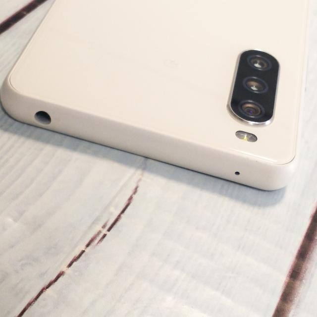 【美品・送料無料】au Xperia 10 ？ SOG04 ホワイト SONY 本体 白ロム SIMロック解除済み SIMフリー A636973_8