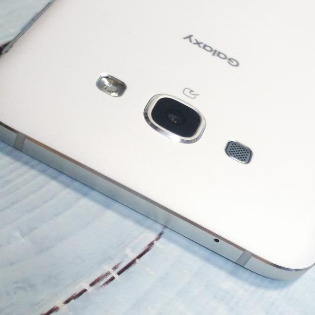送料無料】au Galaxy A8 SCV32 32GB ホワイト 白ロム 本体 白ロム