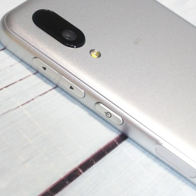 【送料無料】au BASIO active SHG09 シルバー 本体 白ロム SIMロック解除済み SIMフリー B073357_7