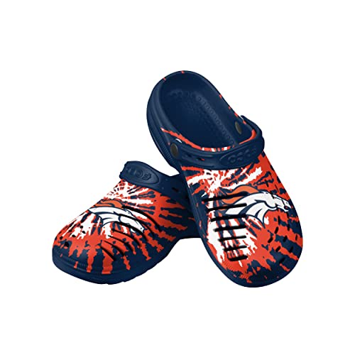 FOCO Denver Broncos NFL メンズ タイダイ クロッグ ストラップ付き - S