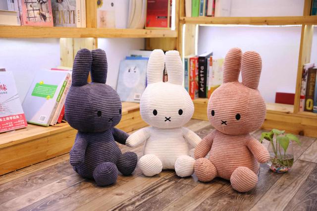ミッフィー ぬいぐるみ 特大 ウサギ うさぎ 兎 可愛い クッション抱き枕 プレゼント ギフト インテリア 撮影道具 35cm