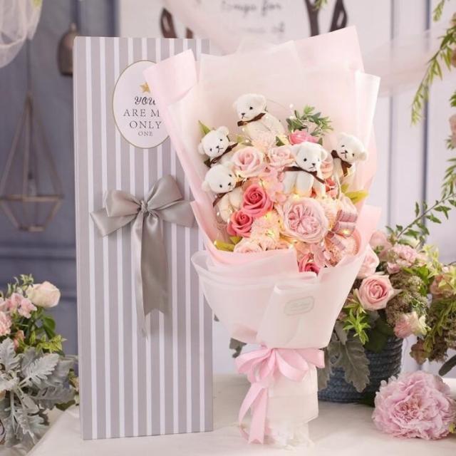 花束 アレンジメント ソープフラワー ソープ 造花 ブーケ プレゼント バラ カーネーション しろくま フレグランスソープフラワー 16輪の通販はau Pay マーケット サーフトリップ