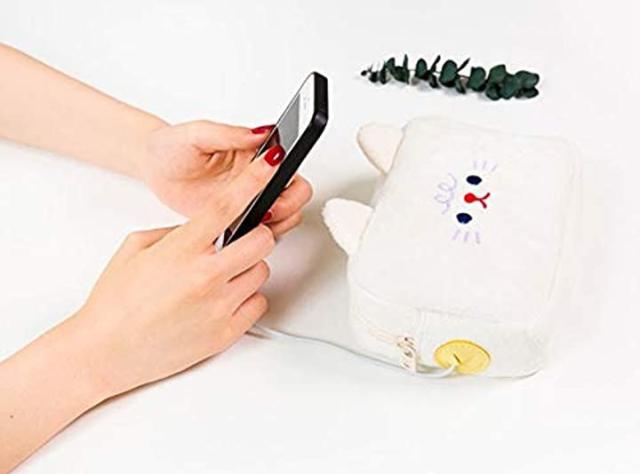 かわいい アニマル ポーチ スマホ 携帯電話 デジタル 充電器 収納 バッグ 充電ケーブル ホワイト の通販はau Pay マーケット ホリック