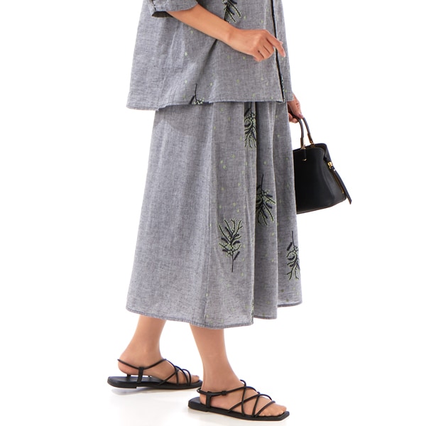 スーパーハッカ（SUPER HAKKA）/先染めシャンブレー ミモザ&ドット刺繍ギャザーフレアパンツ(裏地付き)