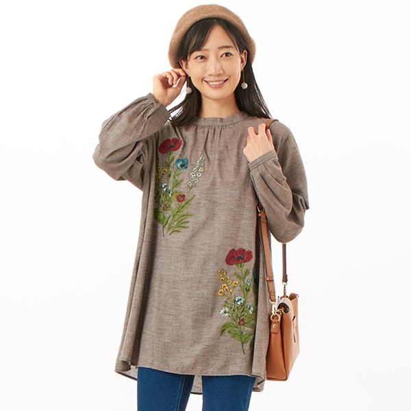 スーパーハッカ（SUPER HAKKA）/コットンビエラ先染めシャンブレービッグポピーブーケ刺繍チュニックブラウス