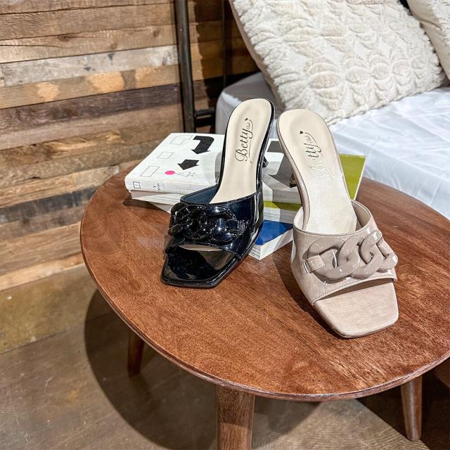 ベティクラブ（BETTYCLUB）/【24春夏新作】スクエアトゥ チェーンバックル サンダルの通販は 5,775円