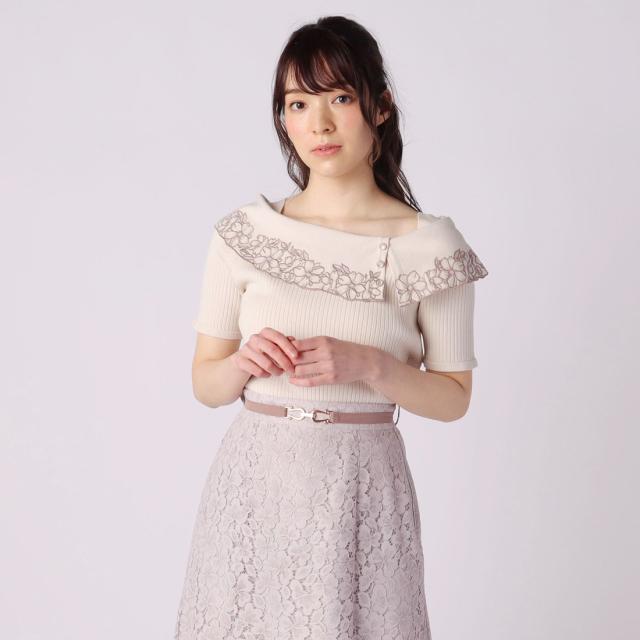 LAISSE PASSE - レッセ パッセ フラワー刺繍Vニットプルオーバー レッセパッセ/サイドボタン刺繍リブプルオーバーの通販はau PAY