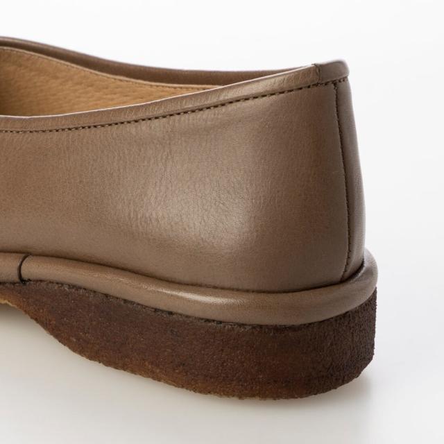 サヤ（SAYA）/23秋冬プラット製法本革スリッポンの通販はau PAY