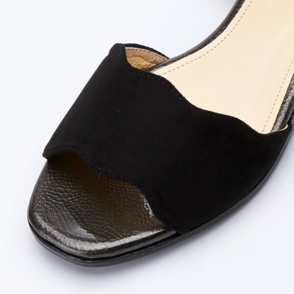 モードカオリ(MODE KAORI)/サンダル(低めヒール/フラワーカット/アンクルストラップ)の通販は モードカオリ(MODE KAORI)/サンダル(低めヒール/フラワーカット/アンクルストラップ)の通販は