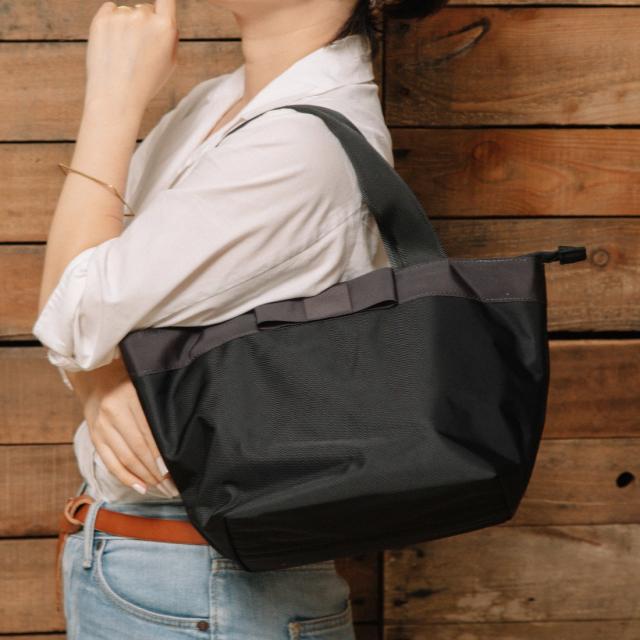 カシュカシュ（cache cache）/甘すぎない大人の為のリボンバッグ WEB限定ナイロンリボントートバッグS 別注アイテムの通販は 5,643円