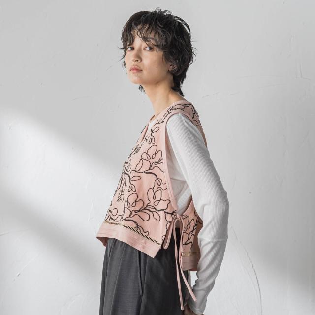 メイソングレイ（MAYSON GREY）/ボタニカル刺繍サイドリボンショートベスト_3