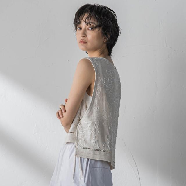 メイソングレイ（MAYSON GREY）/ボタニカル刺繍サイドリボンショートベスト_11