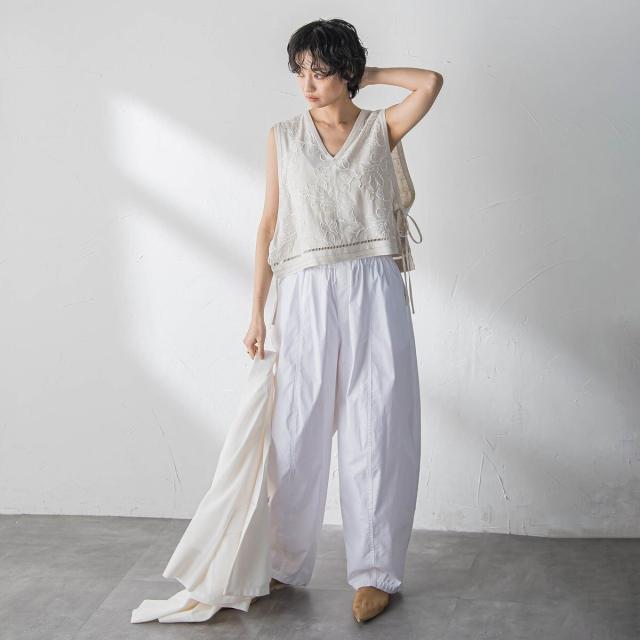 メイソングレイ（MAYSON GREY）/ボタニカル刺繍サイドリボンショートベスト_19