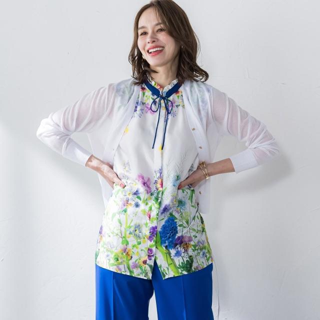 ビアッジョブルー（Viaggio blu）/フラワーブーケプリントブラウス