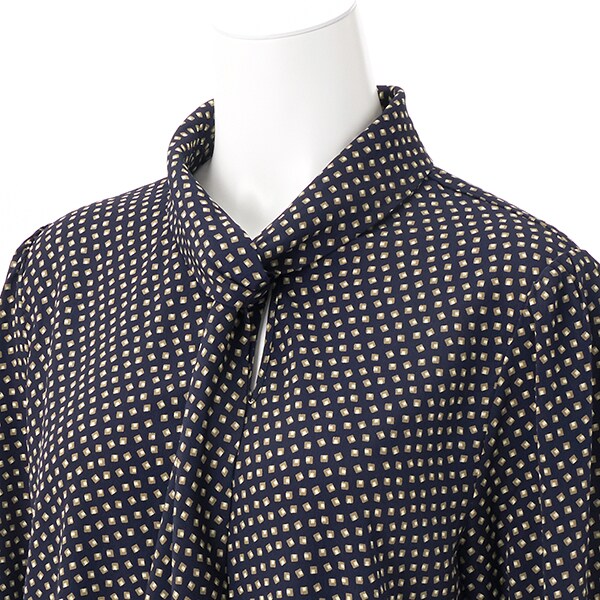 ラ・クープ（LACOUPE）/幾何学柄ボウタイブラウスの通販はau PAY