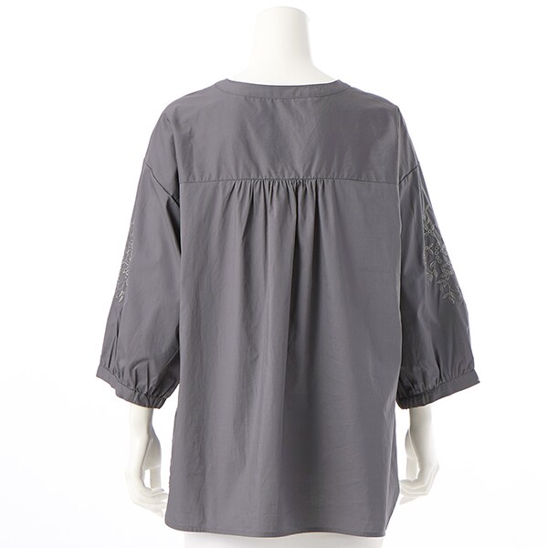 アル・ディ・ラ（AL DI LA）/袖刺繍入りノーカラーブラウス