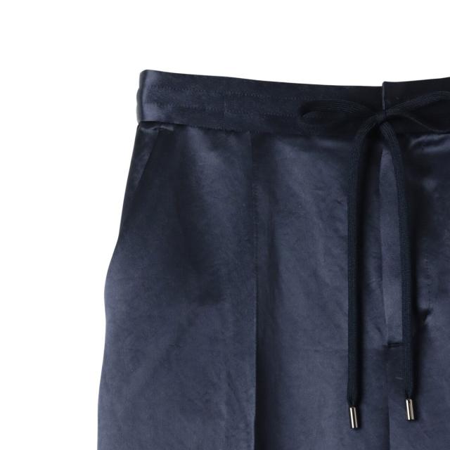 ラエフ（la．f．．．）/サテンストレートパンツの通販はau PAY