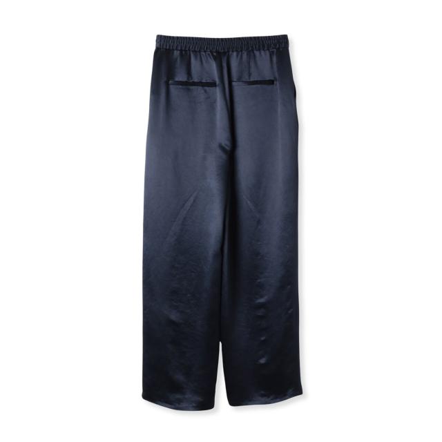 ラエフ（la．f．．．）/サテンストレートパンツの通販はau PAY