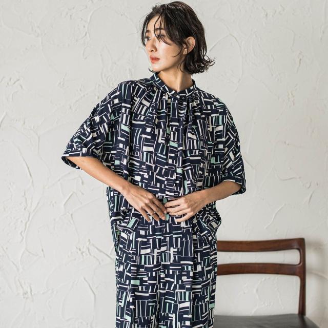 ラエフ（la．f．．．）/幾何柄ブラウス≪洗濯機で洗える≫