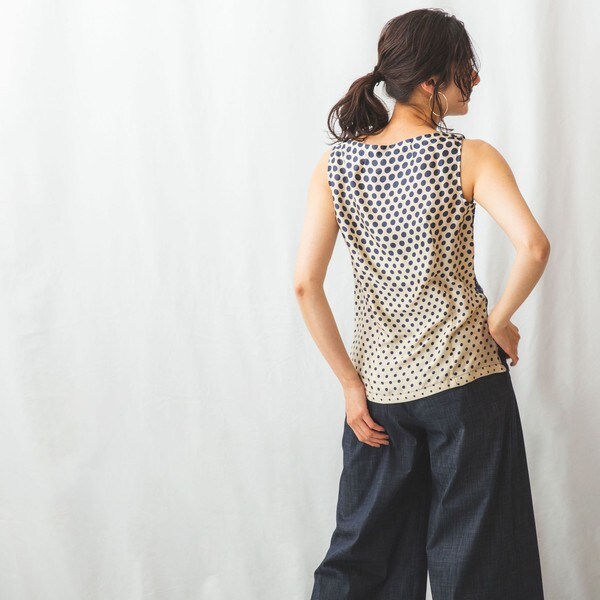 【美品】ナラカミーチェ　グラーデーションドット　ノースリーブブラウス　11号 ナラカミーチェ/グラデーションドット柄サテンノースリーブ