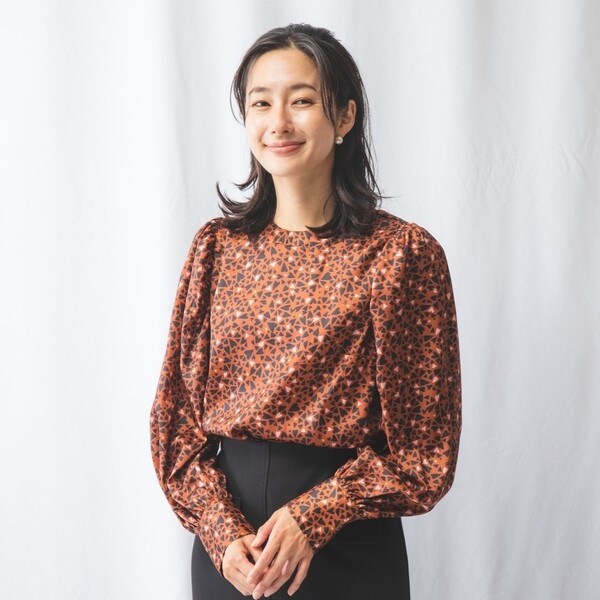 ナラカミーチェ（NARACAMICIE）/ハートパターンバックボタンブラウスの