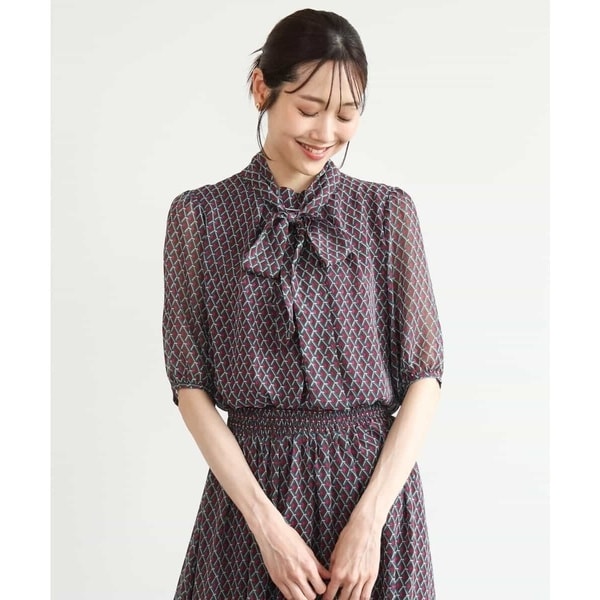 MK ミッシェルクラン（MK MICHEL KLEIN ）/[洗える]ジオメトリック柄リボンタイ付きブラウス 10,780円