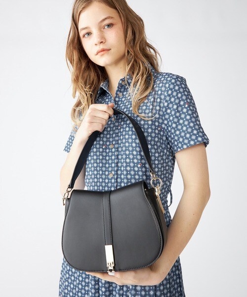 トミー ヒルフィガー（Tommy Hilfiger）/ヘリテージサドルバッグ  