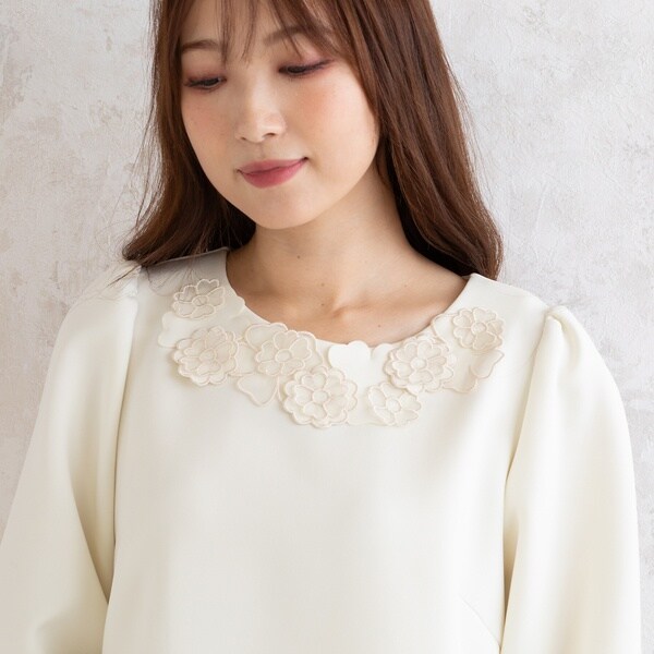 ローズティアラ（Rose Tiara）/フラワーモチーフ付きブラウスの