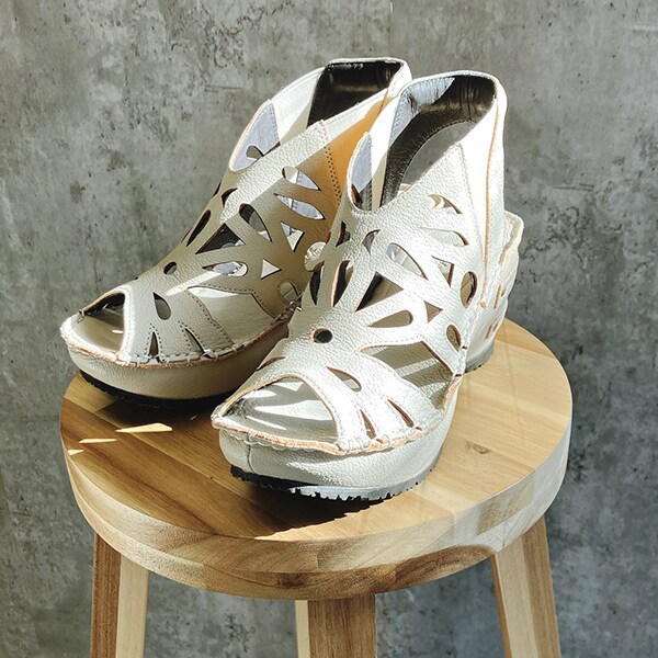 ヒナ デイ グリーン（Hina Day Green）/厚底 ウェッジ カットワーク