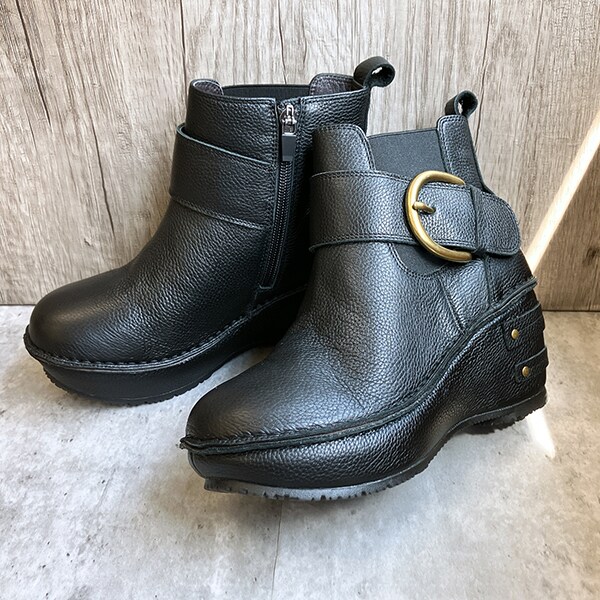 ヒナ デイ グリーン（Hina Day Green）/厚底 サイドゴア バックルモチーフ ラウンドトゥ ショートブーツの通販は