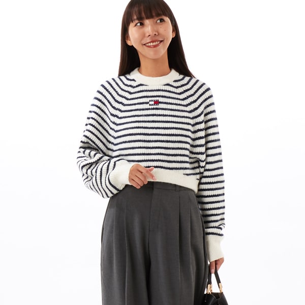 トミー ジーンズ（ JEANS）/クロップドバッジセーター